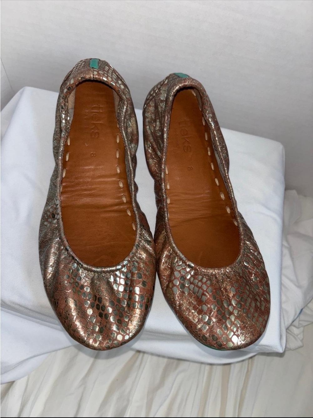 Tieks Metallic Bronze Ballet Flats with Teal Soles size 8 - Picture 9 of 9